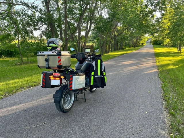Early morning light. Quiet road. Full tank.
Thanks to Rob U. for sharing this perfect moment of peace on two wheels.
.
.
.
.
#RiderView #AdventureReady #MotorcycleLife #ThrottleTherapy #TwoWheelsAndFreedom #BeSafeBeSeen #AdMoreLighting